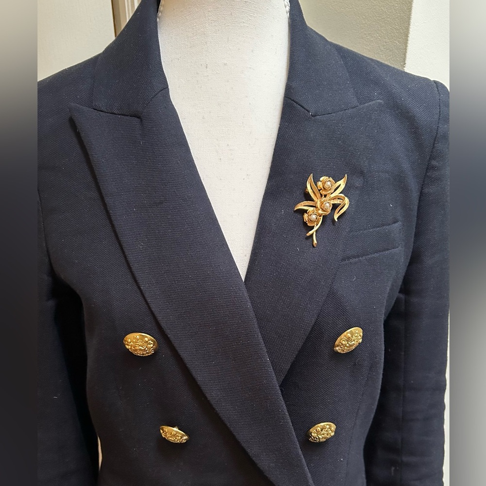 CORO Vintage Gold Tone Floral  Leaf with Pearl Brooch